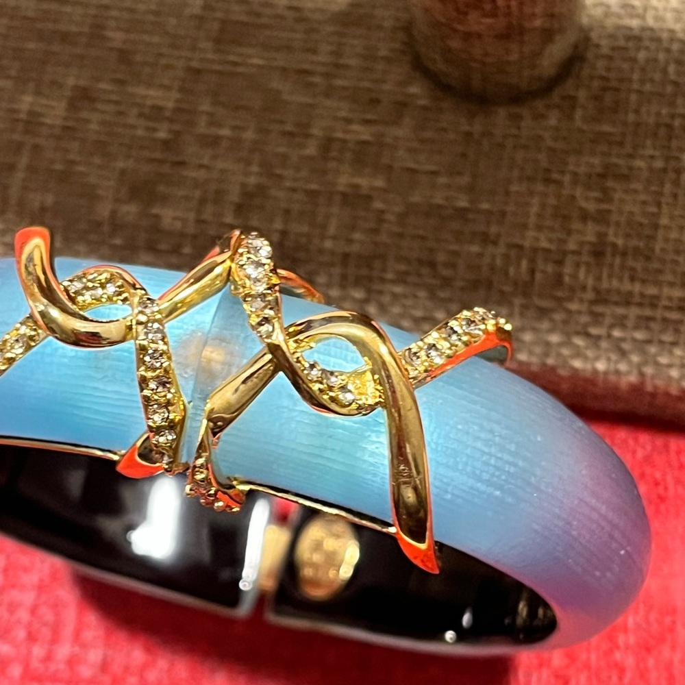 ALEXIS BITTAR PRE-LOVED AUTHENTIC ICY BLUE LUCITE;14K GOLD-PLATED BRASS BRACELET - Picture 7 of 12